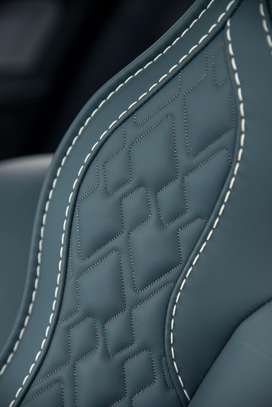 Детали интерьера Aston Martin Rapide S 2013 года  (фото 69 из 69)